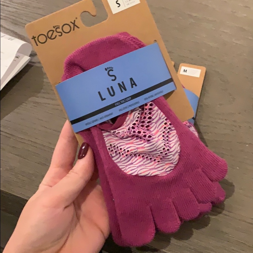 Toe grippy socks